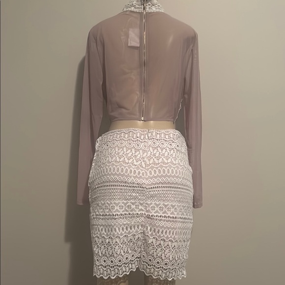Elegant White Lace 2 piece Skirt Set- size L - Picture 5 of 6
